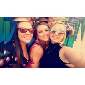 Meet your Posher, Jade